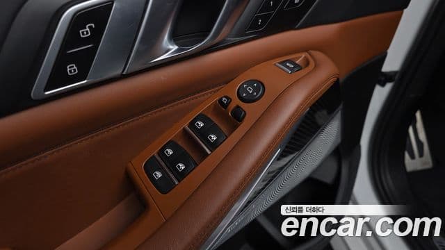 BMW X5 2023 — Photo 22/33