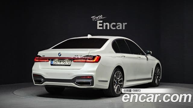 BMW 7 Series 2022 — Şəkil 1/20