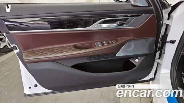 BMW 7 Series 2022 — Photo 7/35
