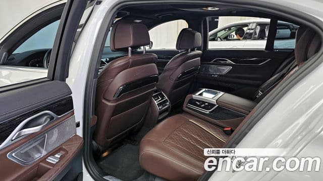 BMW 7 Series 2022 — Photo 26/35