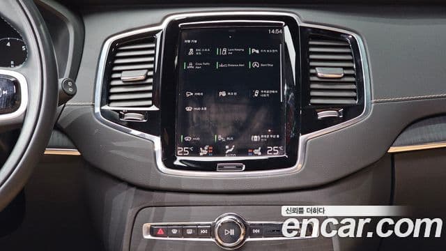 Volvo XC90 2021 — Фото 18/20