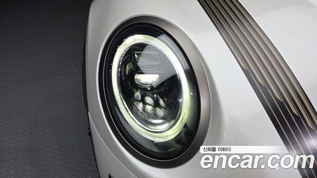 Mini Cooper S Convertible 2023 — Photo 10/31