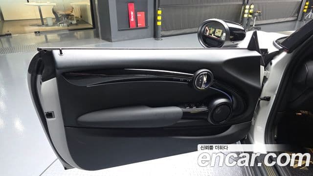 Mini Cooper S Convertible 2023 — Photo 29/31