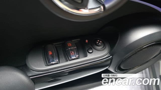 Mini Cooper S Convertible 2023 — Photo 11/31