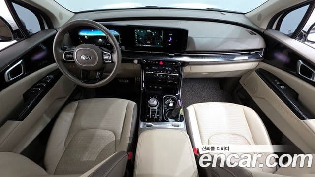 Kia Carnival 2021 — ფოტო 7/20