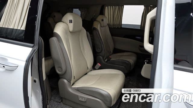 Kia Carnival 2021 — ფოტო 11/20