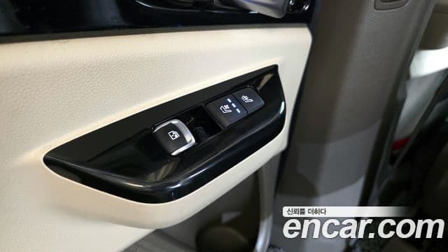 Kia Carnival 2021 — ფოტო 17/20