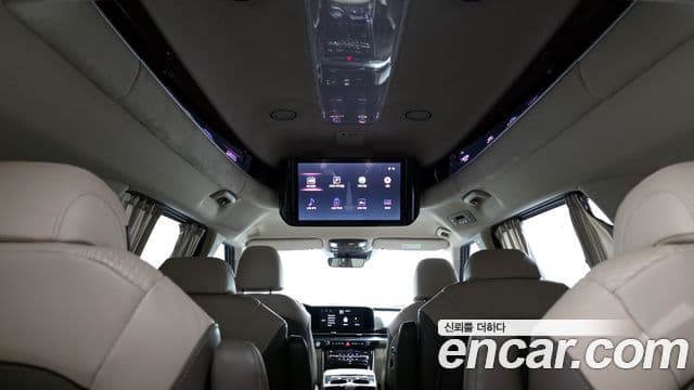 Kia Carnival 2021 — ფოტო 18/20