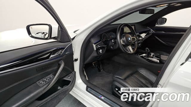 BMW 5 Series 2019 — Фото 10/20
