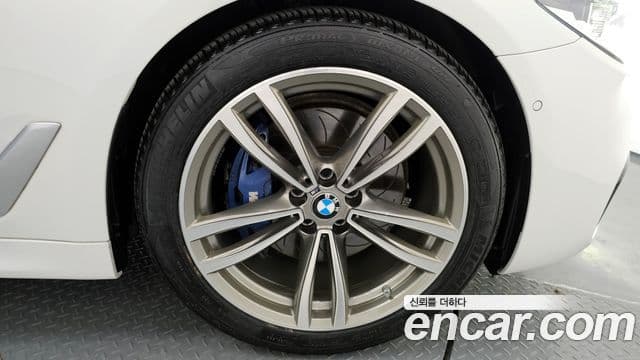 BMW 5 Series 2019 — ფოტო 29/32