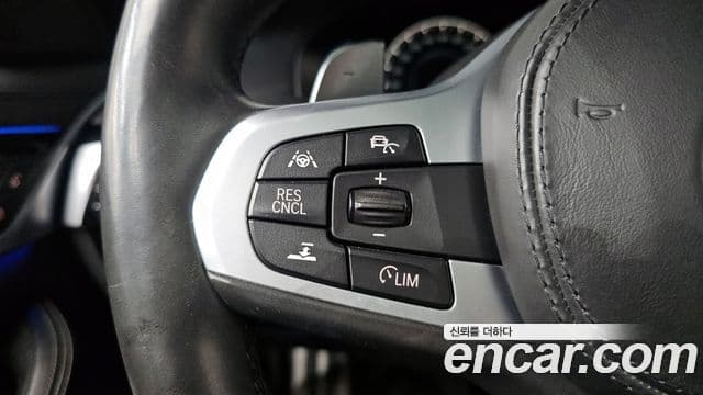 BMW 5 Series 2019 — ფოტო 25/32