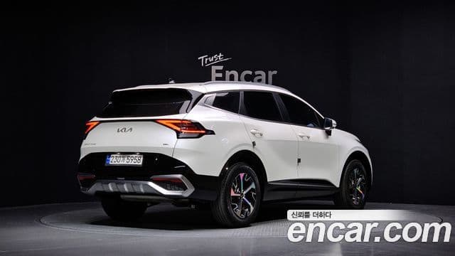 Kia Sportage 2023 — ფოტო 2/20