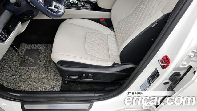 Kia Sportage 2023 — ფოტო 18/20