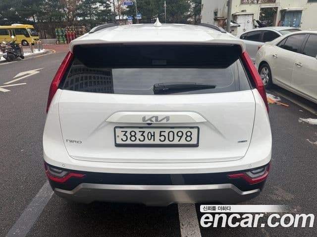 Kia Niro 2022 — Фото 3/20