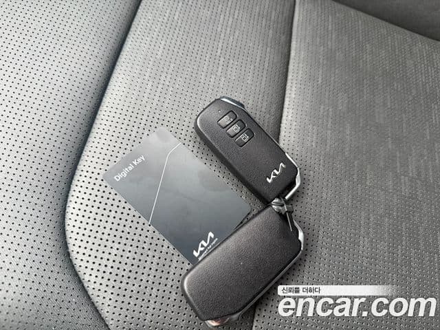 Kia Niro 2022 — Фото 17/20