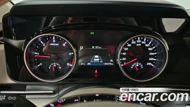 Kia Carnival 2022 — Şəkil 8/20