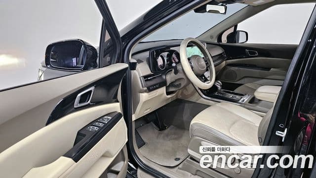 Kia Carnival 2022 — фото 10 из 20