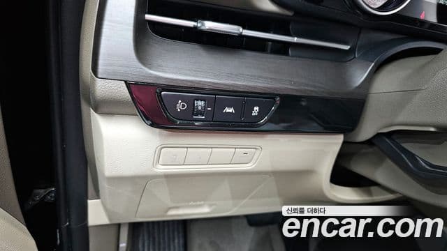 Kia Carnival 2022 — Şəkil 17/20