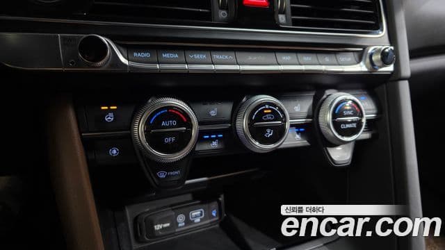 Genesis G70 2019 — Photo 25/37