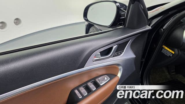 Genesis G70 2019 — Photo 15/37