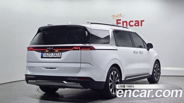 Kia Carnival 2023 — ფოტო 2/20