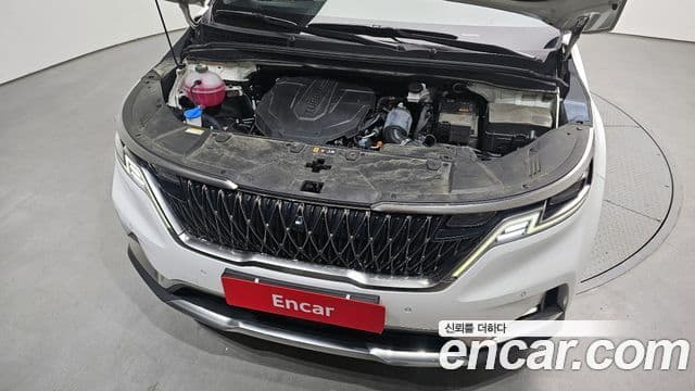 Kia Carnival 2023 — ფოტო 6/20