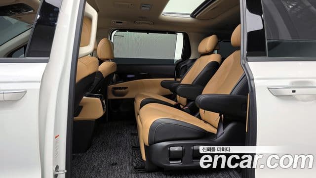 Kia Carnival 2023 — ფოტო 12/20