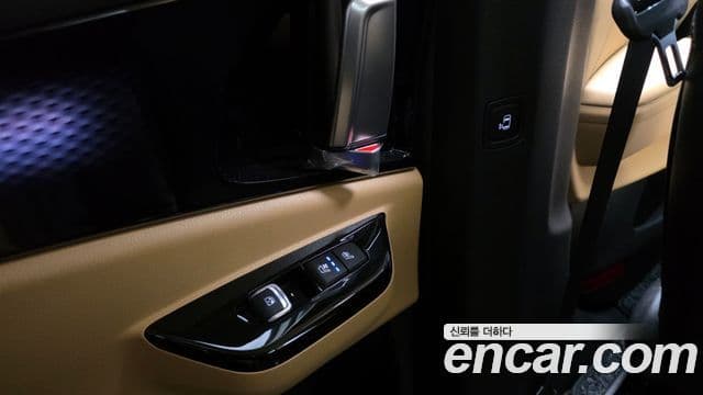 Kia Carnival 2023 — ფოტო 19/20