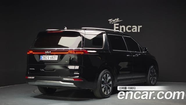 Kia Carnival 2023 — ფოტო 2/20
