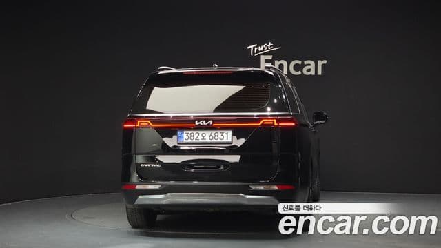 Kia Carnival 2023 — ფოტო 4/20