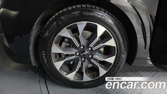 Kia Carnival 2023 — ფოტო 5/20