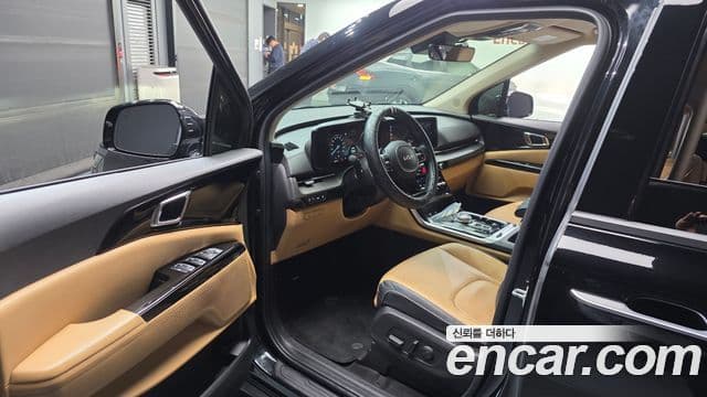 Kia Carnival 2023 — ფოტო 10/20