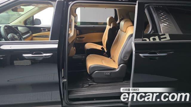 Kia Carnival 2023 — ფოტო 11/20
