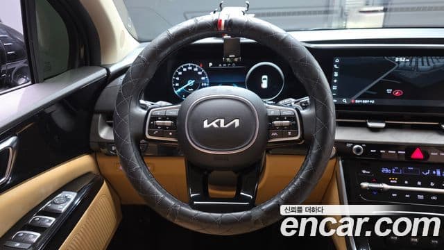 Kia Carnival 2023 — ფოტო 13/20