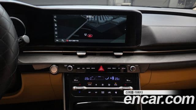 Kia Carnival 2023 — ფოტო 17/20