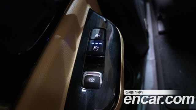 Kia Carnival 2023 — ფოტო 19/20
