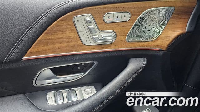 Mercedes-Benz GLE-Class 2019 — ფოტო 17/20
