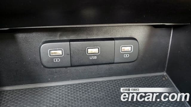 Kia Carnival 2023 — Фото 13/20