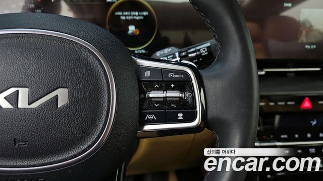Kia Carnival 2023 — Фото 17/20
