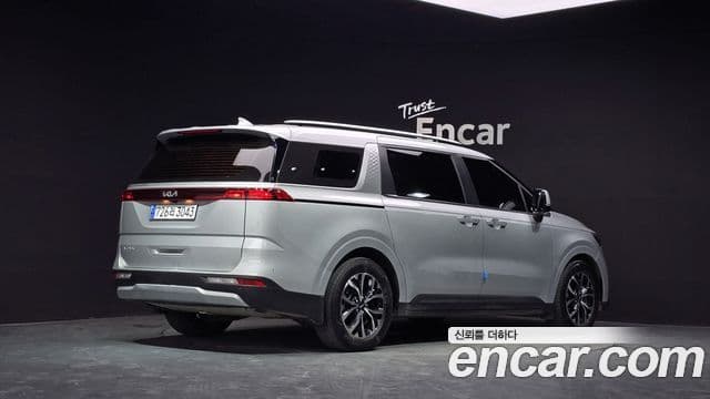 Kia Carnival 2022 — ფოტო 2/20