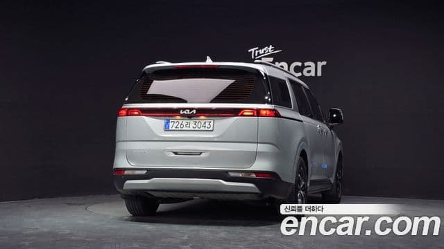 Kia Carnival 2022 — ფოტო 4/20