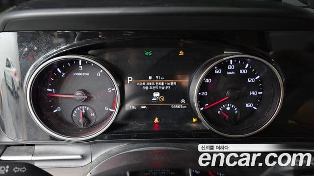 Kia Carnival 2022 — ფოტო 8/20