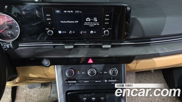 Kia Carnival 2022 — ფოტო 14/20