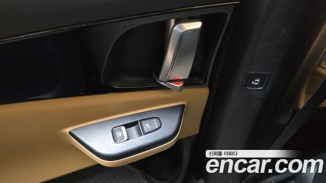 Kia Carnival 2022 — ფოტო 19/20
