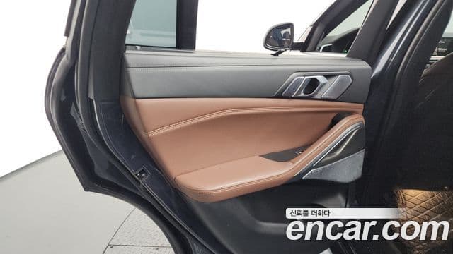 BMW X6 2022 — Photo 21/30