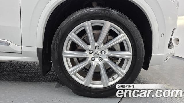 Volvo XC90 2019 — ფოტო 4/20
