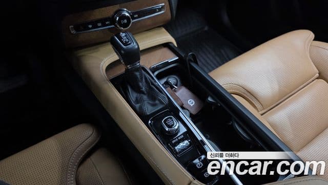 Volvo XC90 2019 — ფოტო 7/20