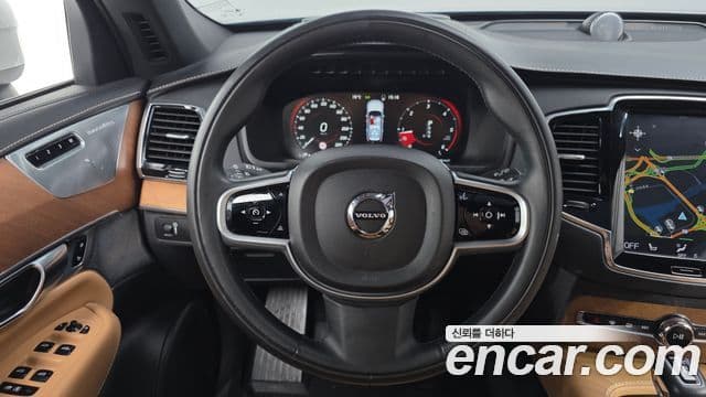Volvo XC90 2019 — ფოტო 14/20