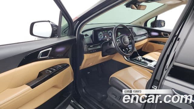 Kia Carnival 2023 — ფოტო 17/20