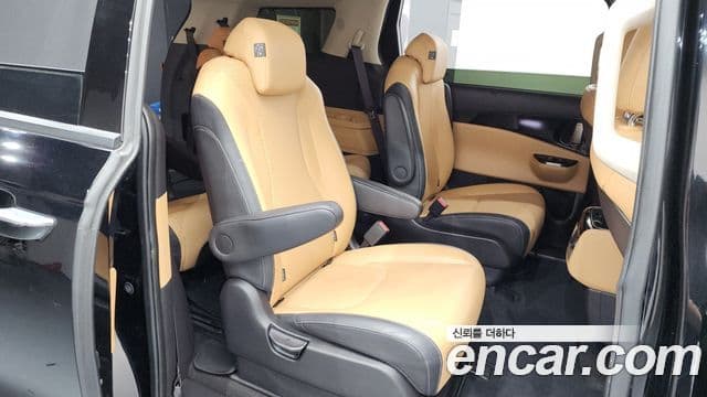 Kia Carnival 2023 — ფოტო 2/20
